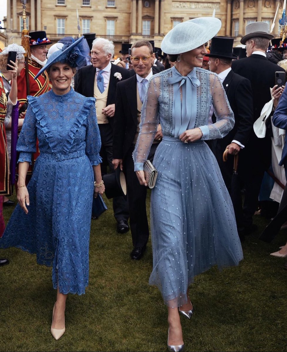 PEACHEMI's tweet photo. The Garden Party at Buckingham Palace #royal #PrincessofWales https://t.co/NHgXJNo4qA
