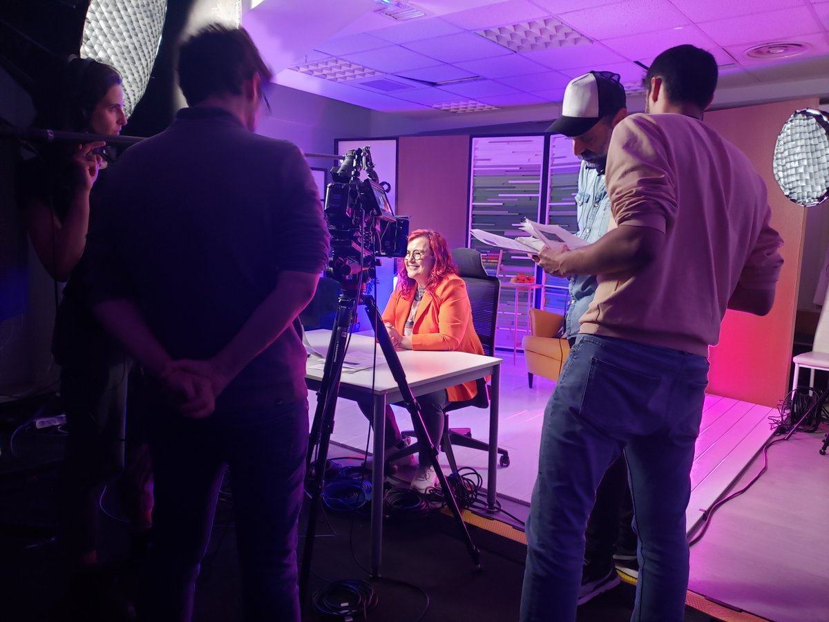 Está mal que yo lo diga pero el programa de esta tarde de #UnaMatemáticaVieneAVerte ha quedado chulísimo :) 

¡Muchas gracias, <a href="/IamCristinini/">iamcristinini</a>, <a href="/Jocamux/">jose (he/him)</a> y <a href="/afdezleiva/">Antonio J. Fernández Leiva</a>! ❤️

📆 10 de mayo    

🕚19:45  (hora de Sevilla, UTC +2)  

📺<a href="/la2_tve/">La 2</a>