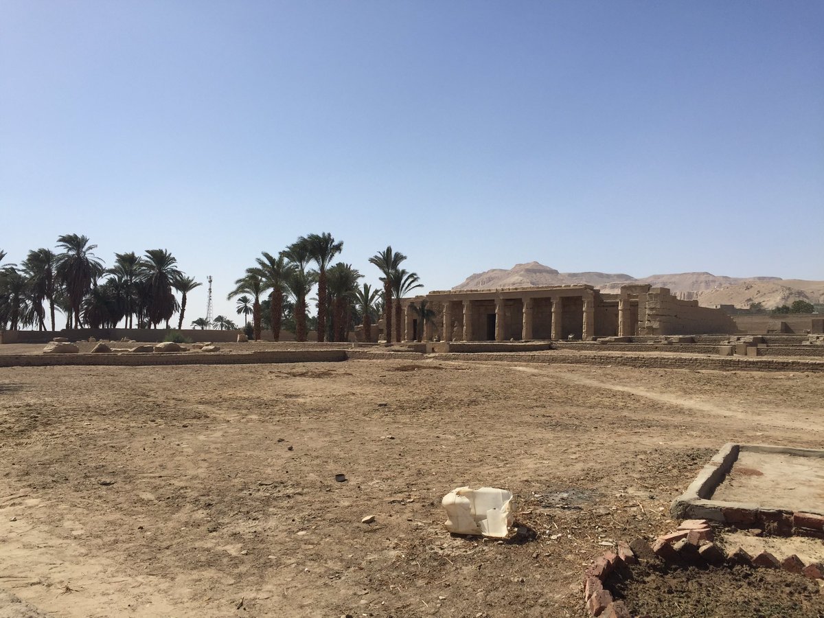 landoflove20's tweet photo. The Mortuary Temple of #Seti1 in #Qurna,seems to have been constructed toward Z end of Z reign of Seti & may have been completed by his son #Ramesses the Great after his death,One of Z chambers contains a shrine dedicated to Seti's father #Ramesses1 https://t.co/c9Uo4bxsR0