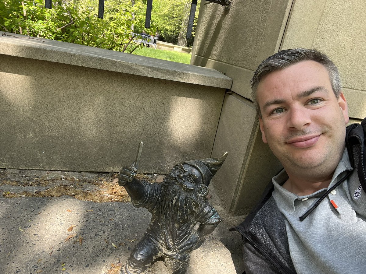 mrpaulandrew's tweet image. Selfie with selfie dwarf ☺️ @sqlday #sqlday