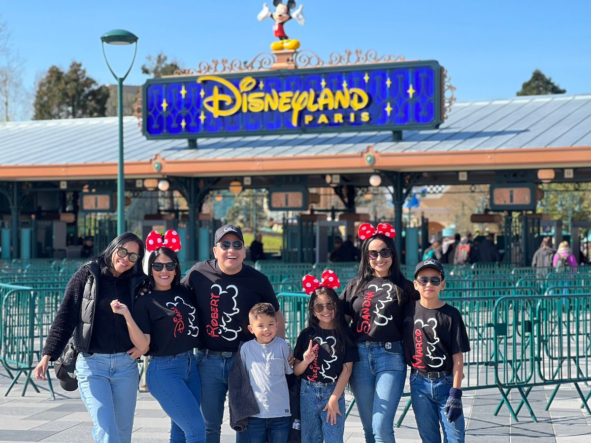 omairarojas58's tweet photo. Feliz día #ViajerosEBC es la hora de vivir una #GranAventura en #FamiliaEBC disfrútala como tú quieras #disneylandparis #Disney #disneyparis #paris #Francia #TripEuropa #turismodecalle 
Únete a #EuropaBajoCosto #ViajaBajoCosto viaja como tú quieras 
Salidas desde #colombia #Peru https://t.co/UK9cWPXgsQ