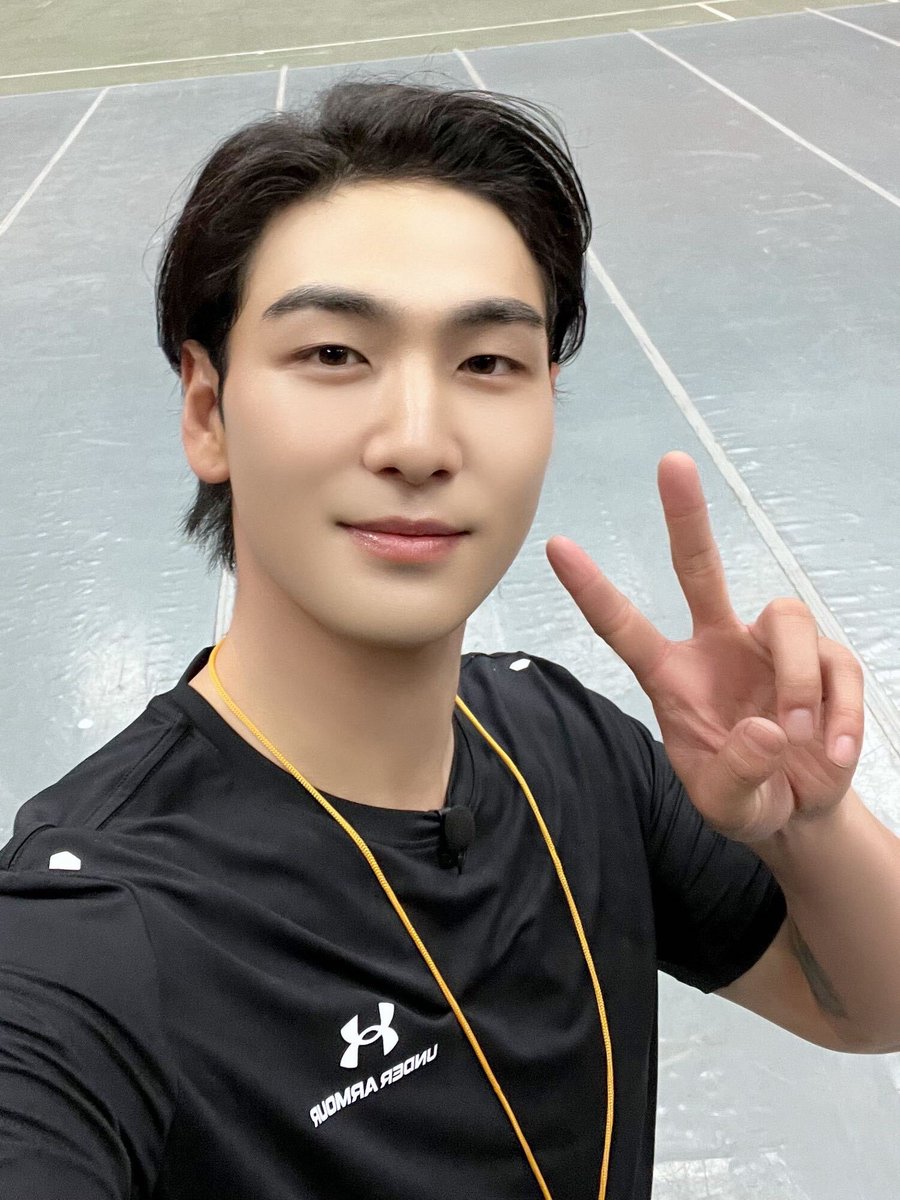 this_is_baekho_'s tweet photo. [#B_hind]
시원하게 달려달려 🏃
달리기부터 메디신볼까지 다양하게 운동해본 하루 🏐⚡

오늘도 MC백호의 호루라기는 열일 🔥

#백호 #강동호 #BAEKHO #KANGDONGHO https://t.co/rx02dSCXNr