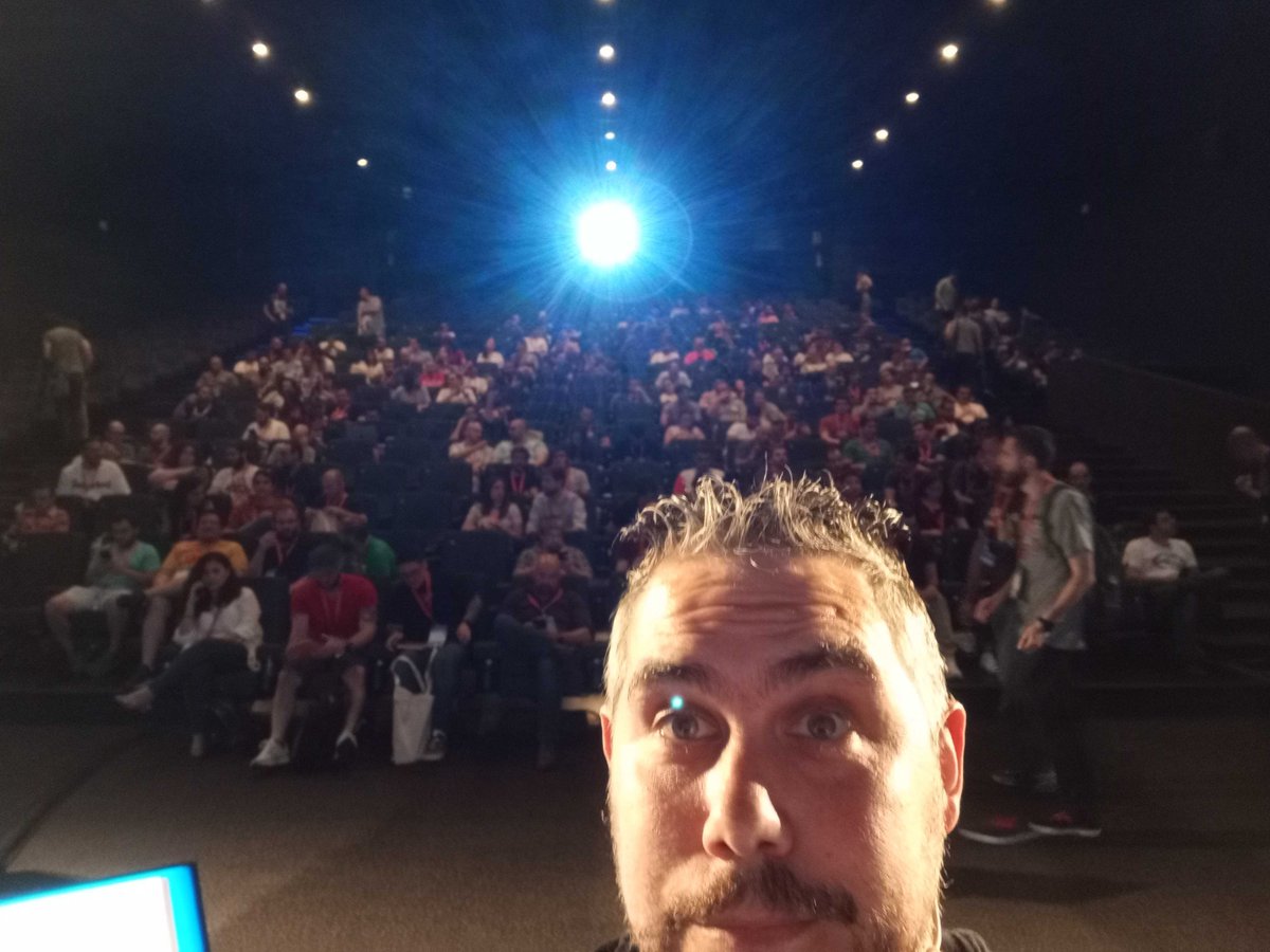 txetxuvel's tweet photo. fue una momento muy chulo #codemotionmadrid2023 y la sala de cine impone, podéis descargar las diapositivas desde https://t.co/9lzd8u46hY y dejarme feedback de la charla en https://t.co/f7lp5U5aee https://t.co/MJxGU2WmtM