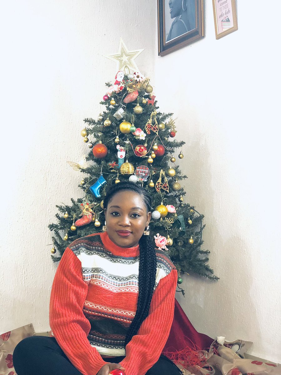 Feyiisikemi's tweet photo. @tosinolaseinde Set up my tripod,took out the curtains in my room,did one rush rush make up and boom 💥 I took fine pictures. The editing is not perfect but I love eet and I was happy cos it came out clean. The first thing my mum said was “we don’t even know if you are still in Nigeria” 🤣🤣🤣 https://t.co/ewJZPZ7YhS