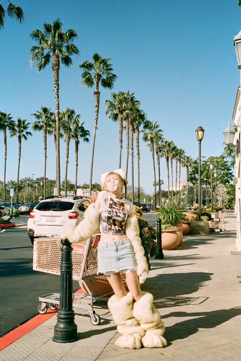honeymius's tweet photo. ryu sujeong — 1st full album 'archive of emotions' concept photo 'grabby girl' ver https://t.co/qftr0NvrUG