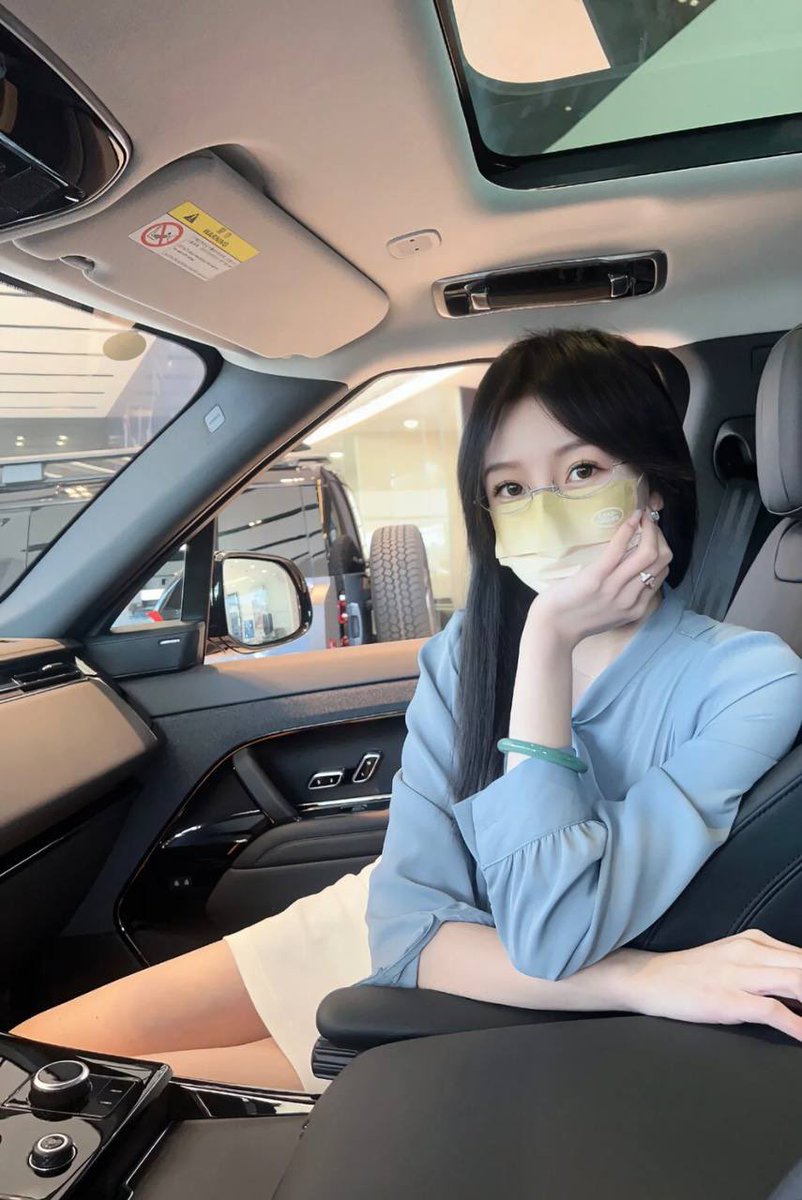 yanyantg's tweet photo. 女销售怎么了？美丽是我最瞧不起的优点  #汽车销售 #制服诱惑  #同城交友 #已婚人士 https://t.co/SdPjDowptd