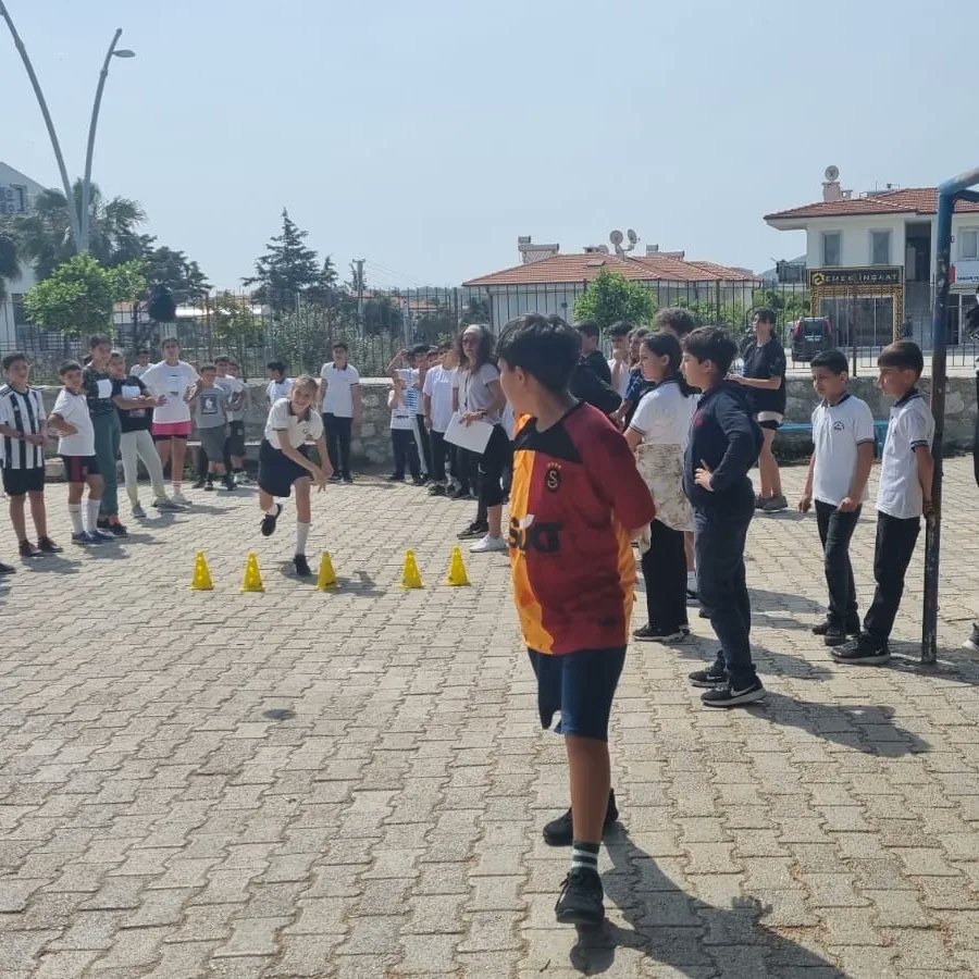 datcailcemem's tweet photo. 10 Mayıs Sağlık İçin Hareket Et Günü” dolayısıyla öğrencilerimizin bilinçlendirilmesi ve farkındalık yaratılması adına Reşadiye Kazım Yılmaz İlk/Ortaokulda etkinlikler düzenlendi.@tcmeb @emrecay55 @erdoganbasar48 https://t.co/gSmj1yEnvd