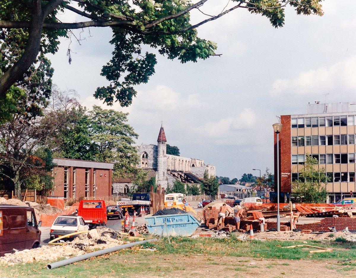 This scene from the late 1980s has changed a lot but is still recognisable. Re-construction of the Upper Market Street car park and the building of the underpass under Romsey Road. Eastleigh House has now been refurbished and used as the headquarters of Eastleigh Borough Council.