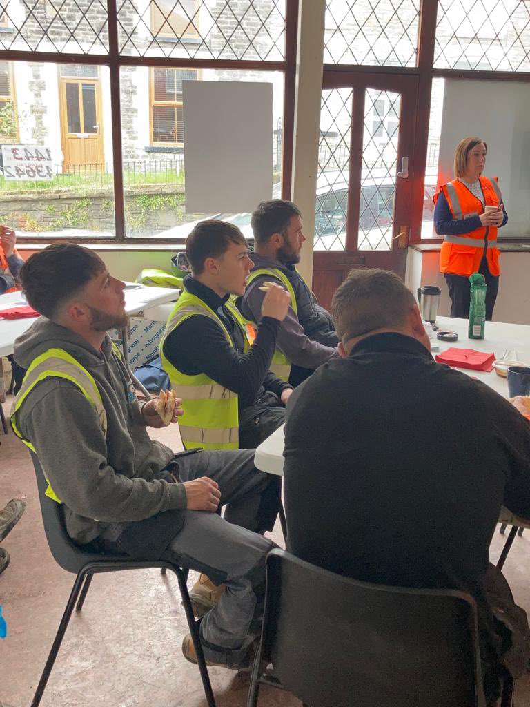 As part of #MentalHealthAwarenessWeek #ToHelpMyAnxiety we held our second #mentalhealth toolbox talk @LighthouseClub_ at our @CynonTafHousing site #Penygraig #RCT @RCTCouncil … breaking down the stigma.. providing information & support @AjudaDawn … thank you to all who attended