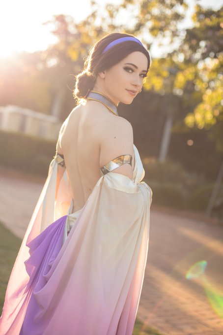 Pls don&rsquo;t murder me and turn into Darth Vader 👉🏻👈🏻💕   Just posted my Padme set to Patreon! What do you