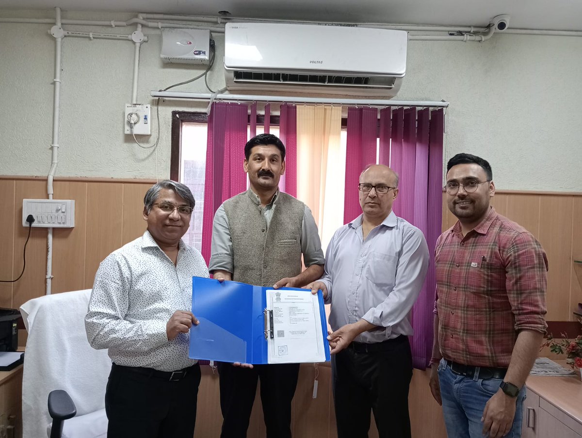 CSCHimachal's tweet photo. CSC SPV has Signed an MOU with Himachal Pradesh Gramin Bank in the presence of HPGB GM Sh. Darshan Grag, CM Sh. Sanjeev Naiyar, Manager Sh. Ashwani Sharma and CSC SPV State Head Sh. Ashok Chauhan.and Assistant Manager FI Sh. Manoj Kumar
@CSCegov_ @sanjaykrakesh @hpgbank https://t.co/HCqJhV1L9D