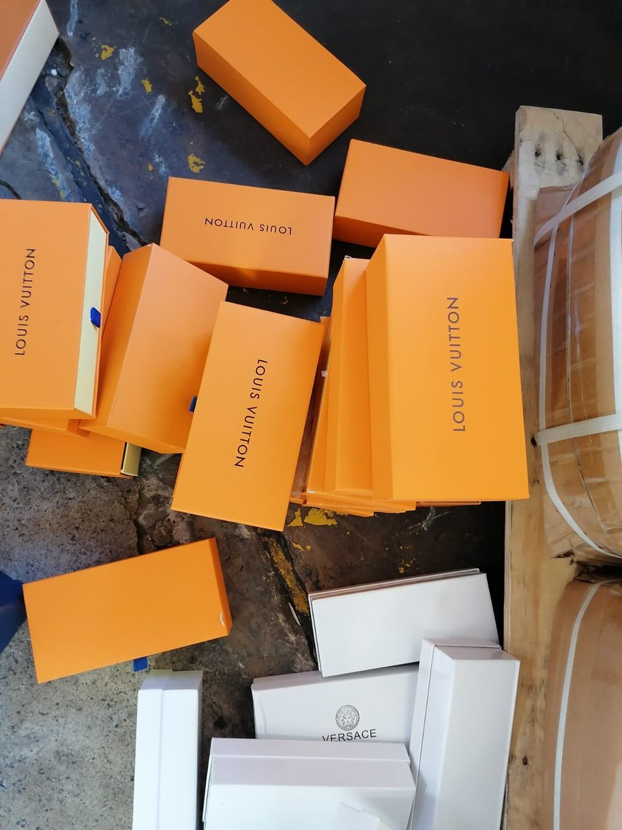 ewnreporter's tweet photo. [PICTURES] SA Police Service officers have seized a container at the Durban Harbour carrying counterfeit items of luxury clothing brands. 

Police estimate the goods to be worth about R400 million. 

Police said the container came from Asia. TCG https://t.co/oYBsZ58qiu