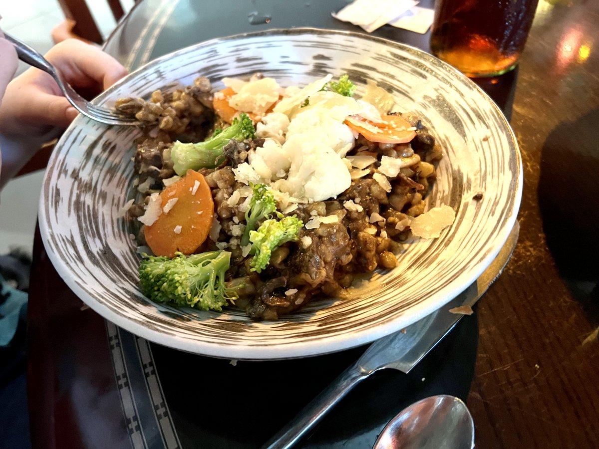 GoingAngie's tweet photo. "Exciting news for all Disney foodies! Disney World has just announced that its food plan will return January 9th. This last trip was our first experience at Storybook Dining, and I have to say, it's my new favorite!  #DisneyWorld #StorybookDining" https://t.co/KSB5Tl2W0K