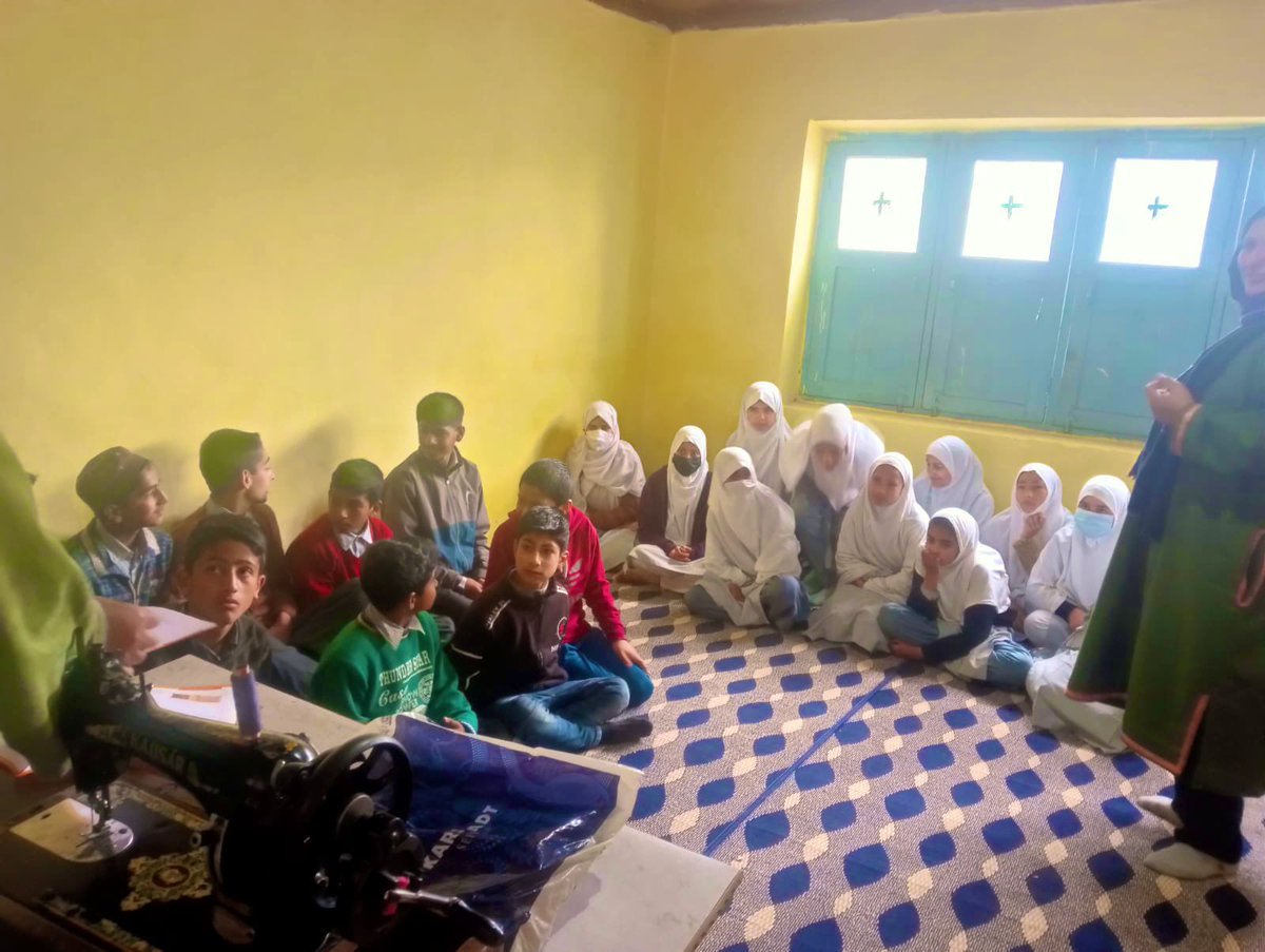 RNAFMUMBAI's tweet photo. Kashmir -Our mission is Skill Development.Every school should introduce basic skill training programs for students.We must have vocational & skill based education in India.
Students learning at our centres in Kashmir.
#RNAF #skilldevelopment #letsmakelearningfun #kashmir #India https://t.co/kqpqg6akxh