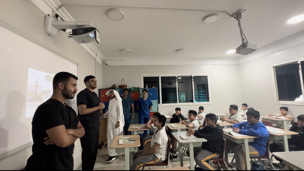 pt21kau's tweet photo. تم بحمد الله الانتهاء من المبادرة  المجتمعية (معاً نحو قوام صحي سليم) بالتعاون مع مدارس الاقصى الاهلية كل الشكر لهم لدعمهم وجهودهم . 
@ALAQSA_SCH 
@fmrs_kau https://t.co/s6P38ztotC