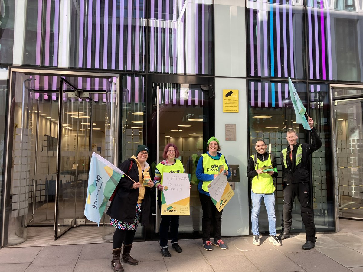 ProspectScot's tweet photo. Privileged to be outside DHSC with @ProspectUnion members today as they strike for better pay - doing a roaring trade in “Stickers of Solidarity” #servingoursociety https://t.co/FTpVQCSnLb