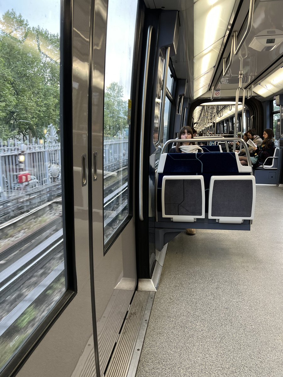 B_Michelet_'s tweet photo. Hier j’ai (enfin) eu l’occasion de prendre un #MP89CC sur la @Ligne6_RATP… et c’est un pur régal ! 🥰 https://t.co/nzp2tqsYNH