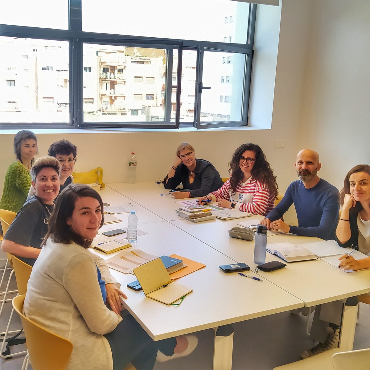 la_ciba's tweet photo. Cada setmana el nostre equip d'agents d'igualtat es reuneix per a treballar en els diferents projectes, activitats i propostes que ens feu arribar.

Avui hem estrenat la sala de reunions! 🥰

💜 #Maribel #Itziar #Sara #Elena #Jordi #Laura #Regi #Juan #Júlia #Ana #Xus 💜 https://t.co/1WomxwM8hi