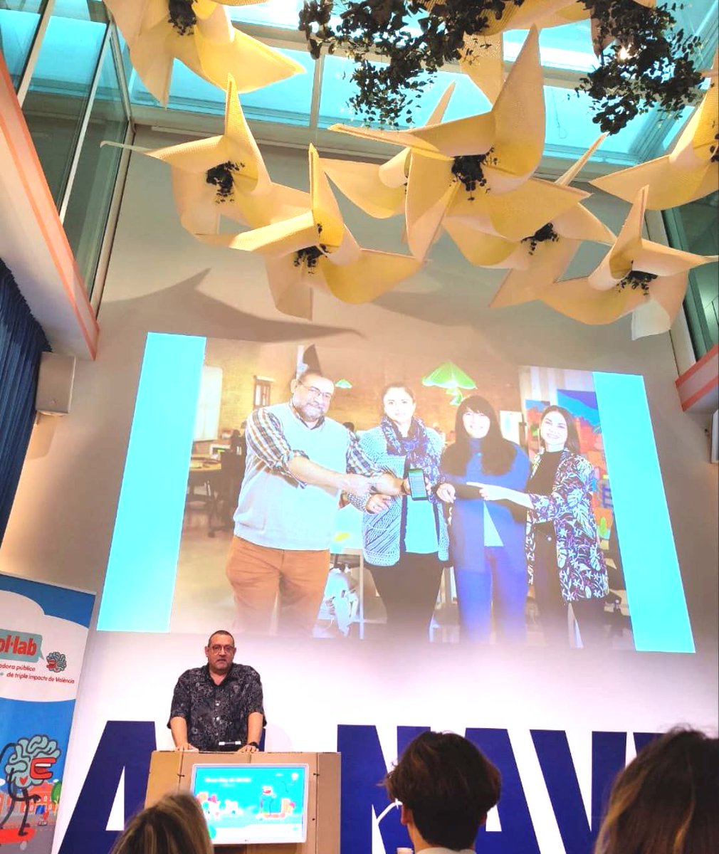 Ayer en el #Demoday de <a href="/LasNavesCOLLAB/">Col·lab</a> 2023 de <a href="/LasNavesINN/">Las Naves INN</a> donde presentamos nuestro pitch con nuestra  campaña de cuidados para personas mayores que comenzamos a partir de hoy. Gracias a mentores, entidades compañeras y enhorabuena a COMEDIDA por su premio. foto <a href="/noeliacollb/">Noelia Coll Badí</a> 😍