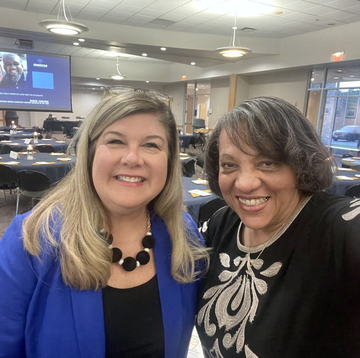 stephanieamaya3's tweet image. Great night celebrating @GrandviewCSD4 employees! #EmpowerPassion