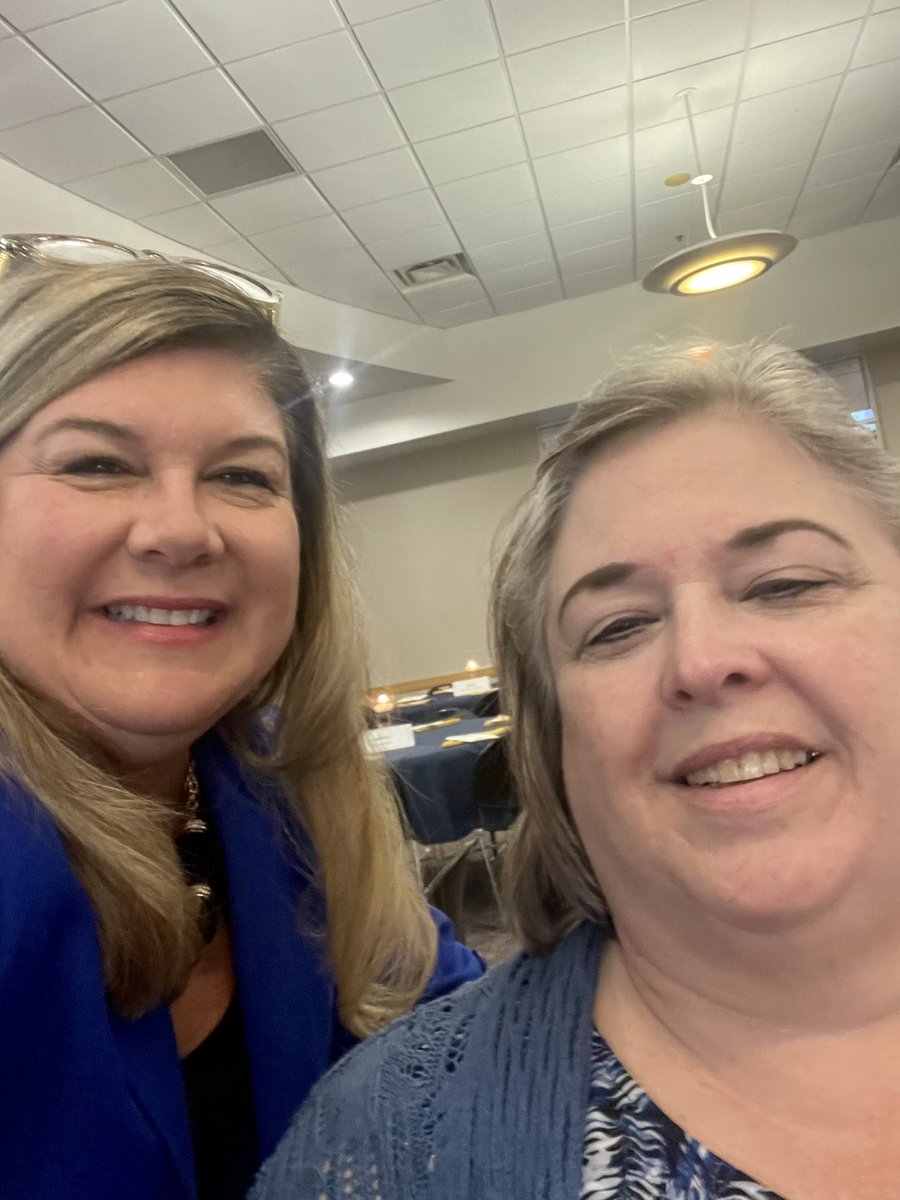 stephanieamaya3's tweet image. Great night celebrating @GrandviewCSD4 employees! #EmpowerPassion
