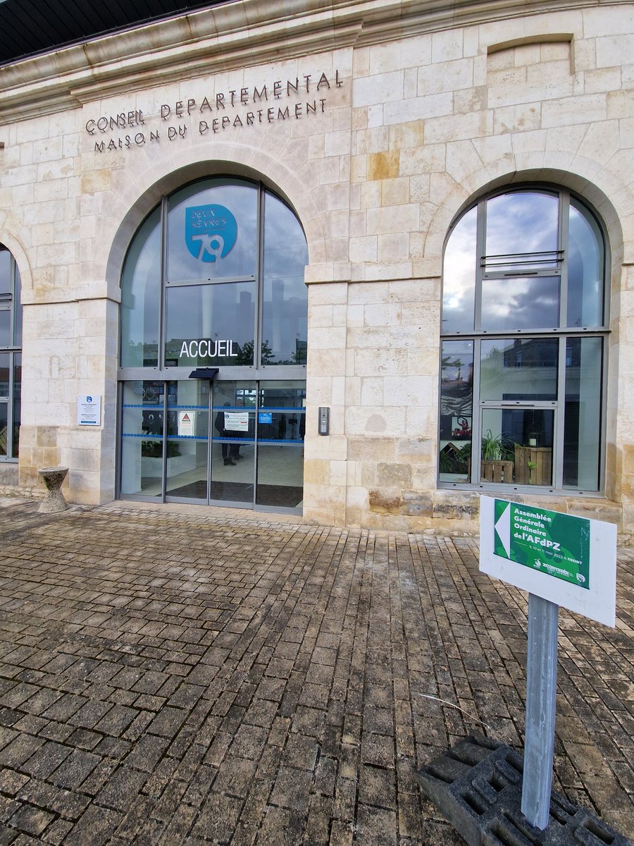 pybureau's tweet photo. Merci @coraliedenoues pour l'accueil au Conseil départemental des @DeuxSevres de l'AG de l'#AFDPZ à #Niort. 101 #zoos et #aquariums qui ont accueilli en 2022 plus de 24 millions de visiteurs, dans un objectif de reconnexion à la nature, d'éducation des publics et de conservation. https://t.co/441WVpHpja
