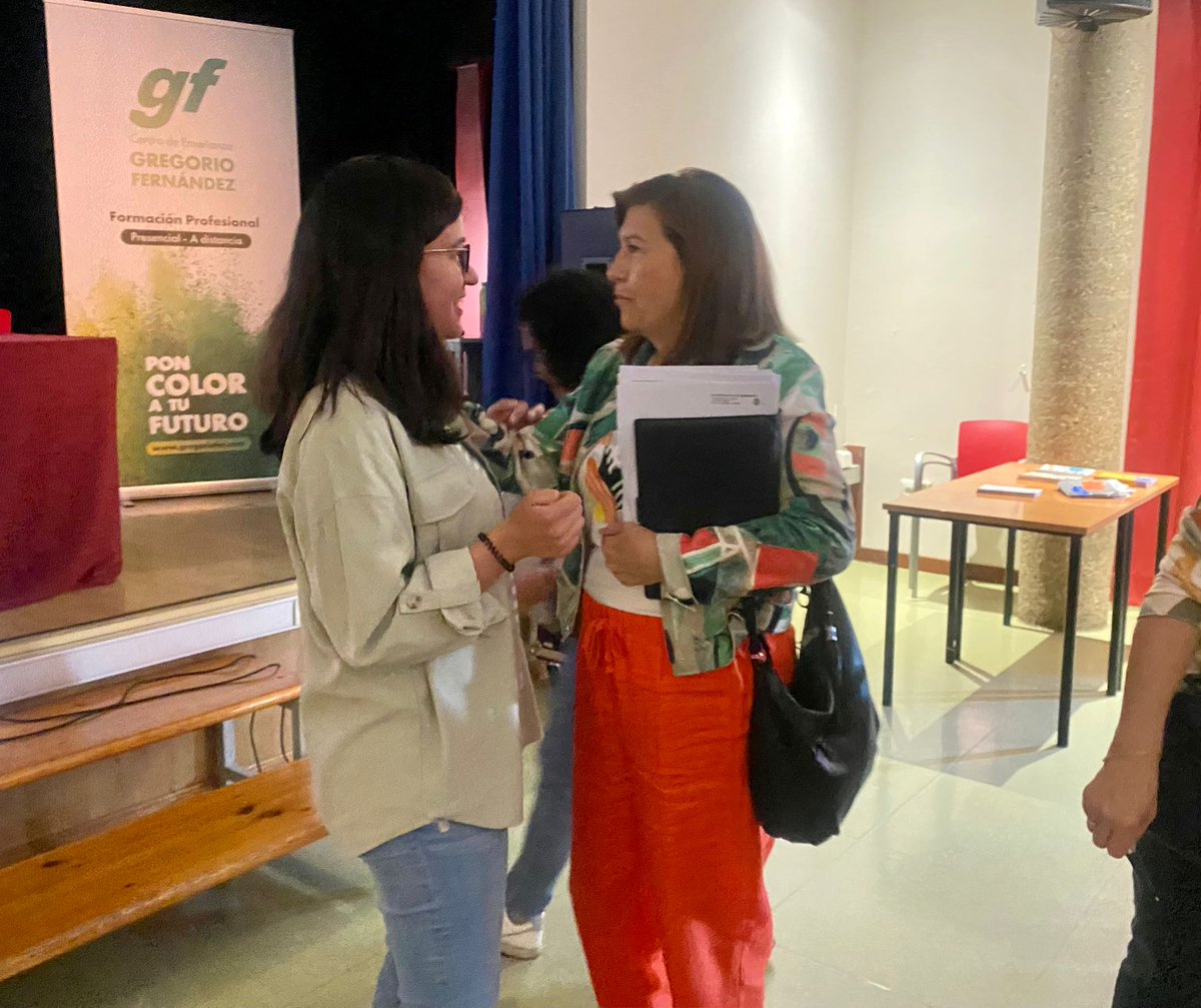 AyuntamientoVLL's tweet photo. El Centro de FP @gregorioferva celebra hoy el Encuentro profesional: de persona a persona, en el Centro Cívico Zona Sur. Asiste la concejala de Educación, @Vickyquinta https://t.co/BFUem4kbvk