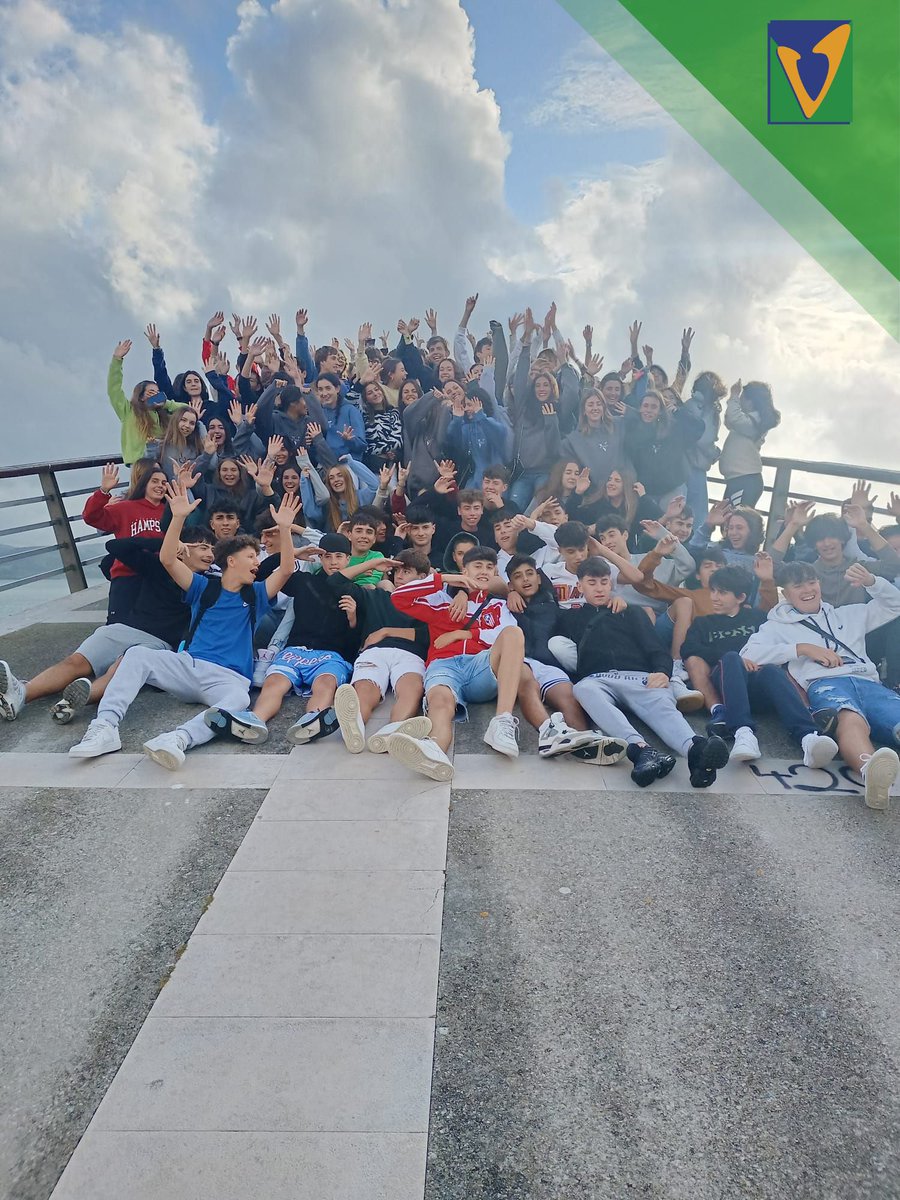 ElValle_II's tweet photo. Nuestros alumnos están viviendo una experiencia inolvidable en Santander. 😁

#Santander #ElValle #viajes https://t.co/hGa7WAFVY6