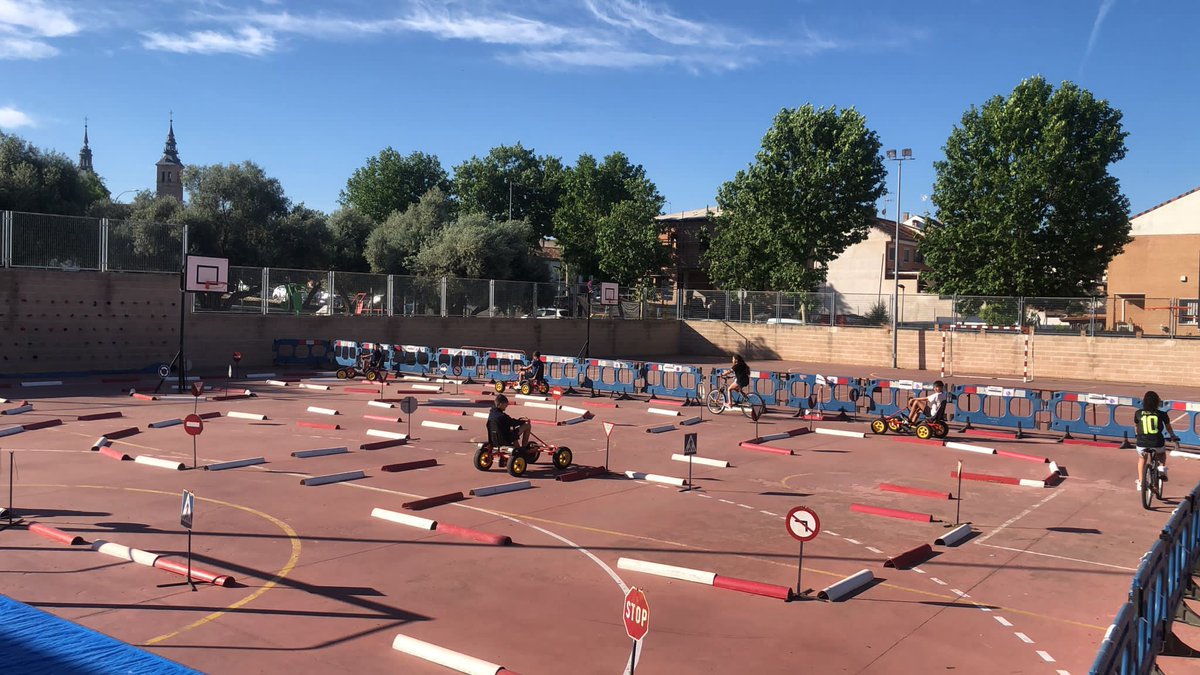 🚦Buenos días desde el CEIP Felipe IV donde seguimos impartiendo clases de educación vial a los alumnos, que son peatones y serán futuros conductores. 

#EducacionVial