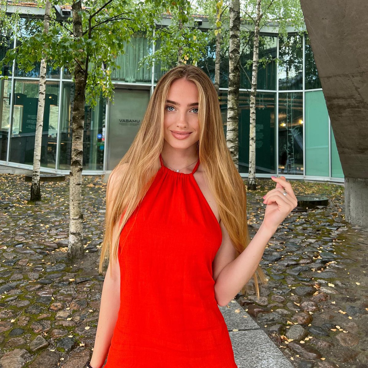 madellecameron's tweet photo. 🌹🌹🌹 https://t.co/DzstXNbL9y