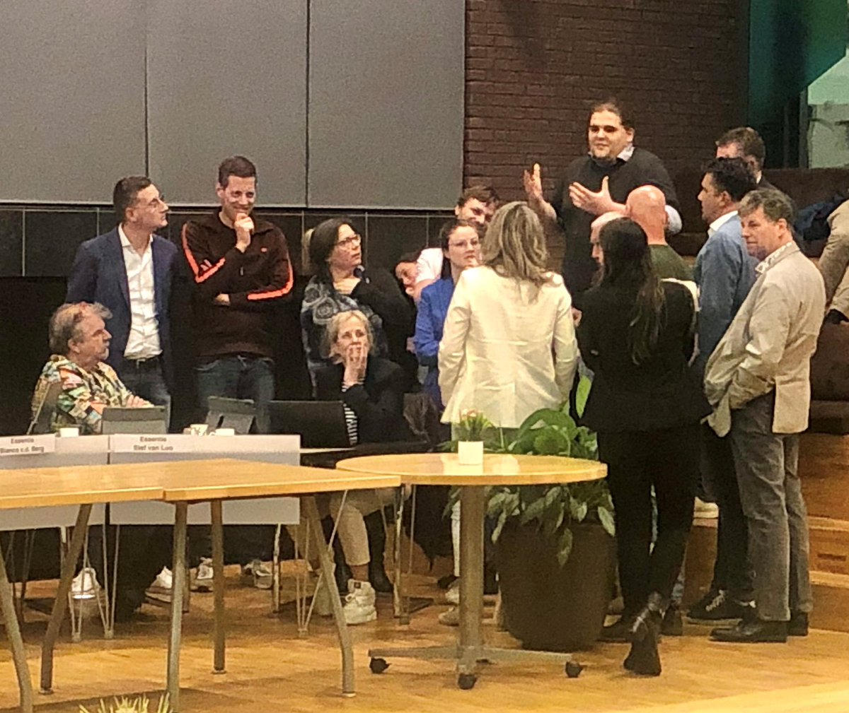 🤝 Samenwerking. Politiek gaat ook over compromissen sluiten en zoeken naar de overeenkomsten. Gisteren was daar een mooi voorbeeld van!