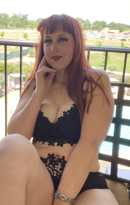 #sunbath near the pool today&hellip; what a beautiful day it was. All I need is some nice moisturizer for my<a href="/tag/sunbath"class="tags">#sunbath</a>