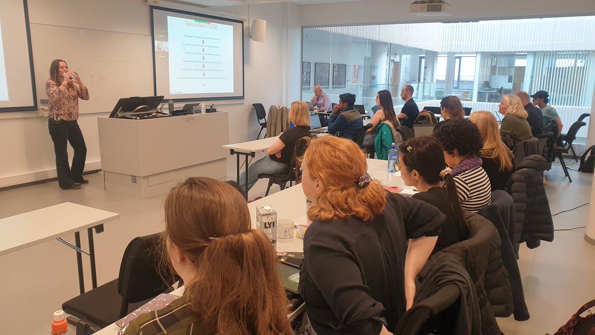 BendiksbyMika's tweet photo. Enjoying @BlaalidRakel explaining the taxon hypothesis paradigm and tools of the #UNITEdatabase 🍄🧬(by @unite_sh) at the #Forbio course "DNA barcoding - from sequences to species" 2023. Happening at @NTNU in Trondheim this week https://t.co/PuQZHWjOpw