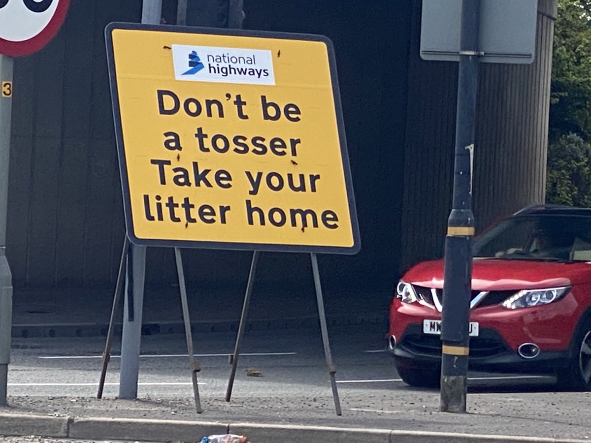 cleanupbritain's tweet photo. 👍 At last ⁦@NationalHways⁩ are getting something right in the fight against Britain’s litter epidemic.  BUT… why won’t they display this message on overhead motorway gantries??? https://t.co/LEyXCRPo6n