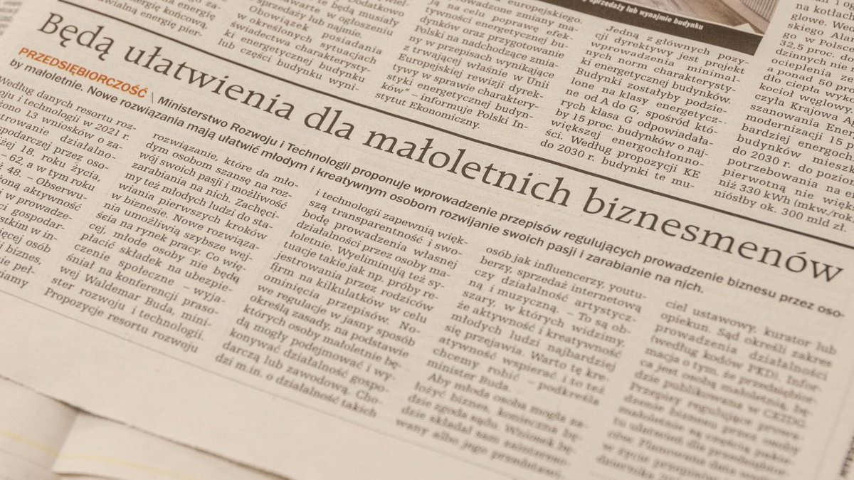 MRiTGOVPL's tweet photo. Minister @waldemar_buda: Przedstawiamy rozwiązanie, które da młodym osobom szansę na rozwój swoich pasji i możliwość zarabiania na nich. Zachęcimy też młodych ludzi do stawiania pierwszych kroków w biznesie.

📰Więcej o rozwiązaniach #ProstyBiznes dziś w @GPCodziennie. Polecamy! https://t.co/ceAv9JZlM0