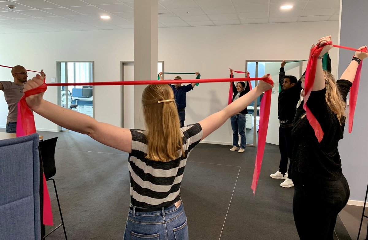 📷#ScienceInTheMaking
Doing #science requires a lot of static time at a desk. So every  Wednesday, our scientists at @unipb get together and do some #activities to keep their minds #sharp.
As you read this tweet, remember to do some short off-screen exercises, too 🤸😉