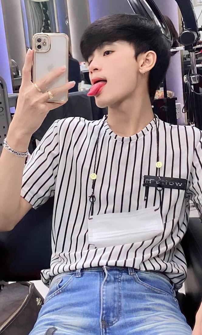 RaDa67137688396's tweet photo. អណ្តាតអត់ឆ្អឹង😜🤤 https://t.co/ZYdMm8z3A9