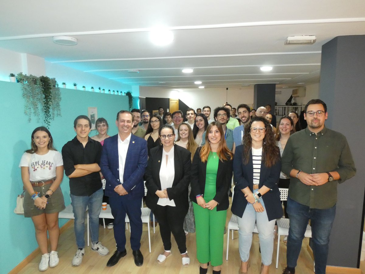JaenJunta's tweet photo. La responsable del @IAJuventud en Jaén, @anagonzalez710, ha asistido a la presentación de la segunda edición de #Simuja, organizado por @ADEDEJA.
Una simulación parlamentaria que tendrá lugar del 9 al 12 de noviembre. https://t.co/LdOTVaLFzb