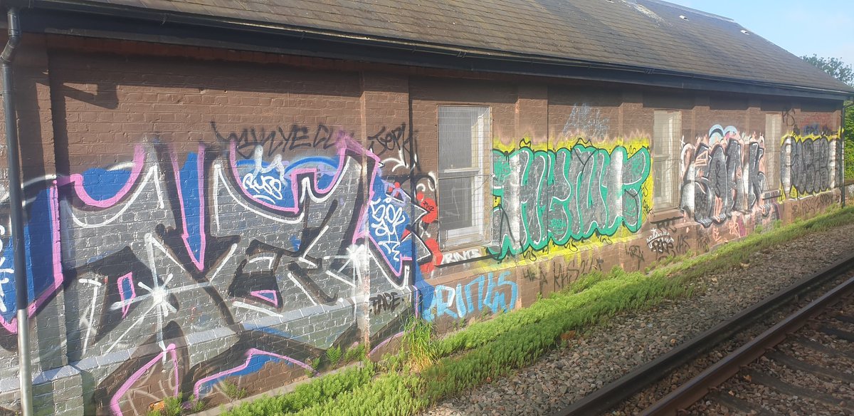 Heading in from suburban Penge to urban Vauxhall for <a href="/CoMissionLDN/">Co-Mission</a> church planter training this morning at the @LondonPlanting academy. 

Guesting <a href="/TweetingThomas_/">Thomas West</a> from <a href="/RedeemerQP/">Redeemer Queen's Park</a> &amp; <a href="/JoshWalsh10/">Josh Walsh</a> from Liverpool's Cornerstone Collective. 

Kent House station looking resplendent.