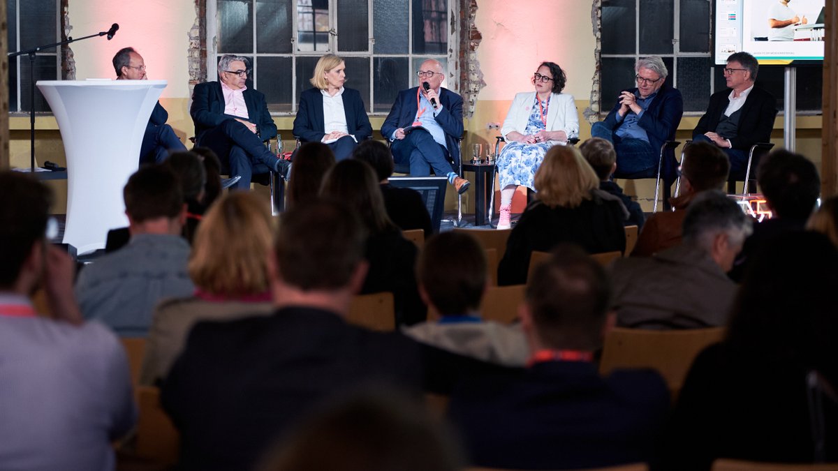 Sie haben unser GVK-Panel auf den #mtm23 zu Medienkompetenz-Projekten und -strategien verpasst? Hier gibt's die Aufzeichnungen der Impulse zum Nachschauen: die-medienanstalten.de/gvk-panel-medi… 
*Bildrechte: Daniel Reiche*