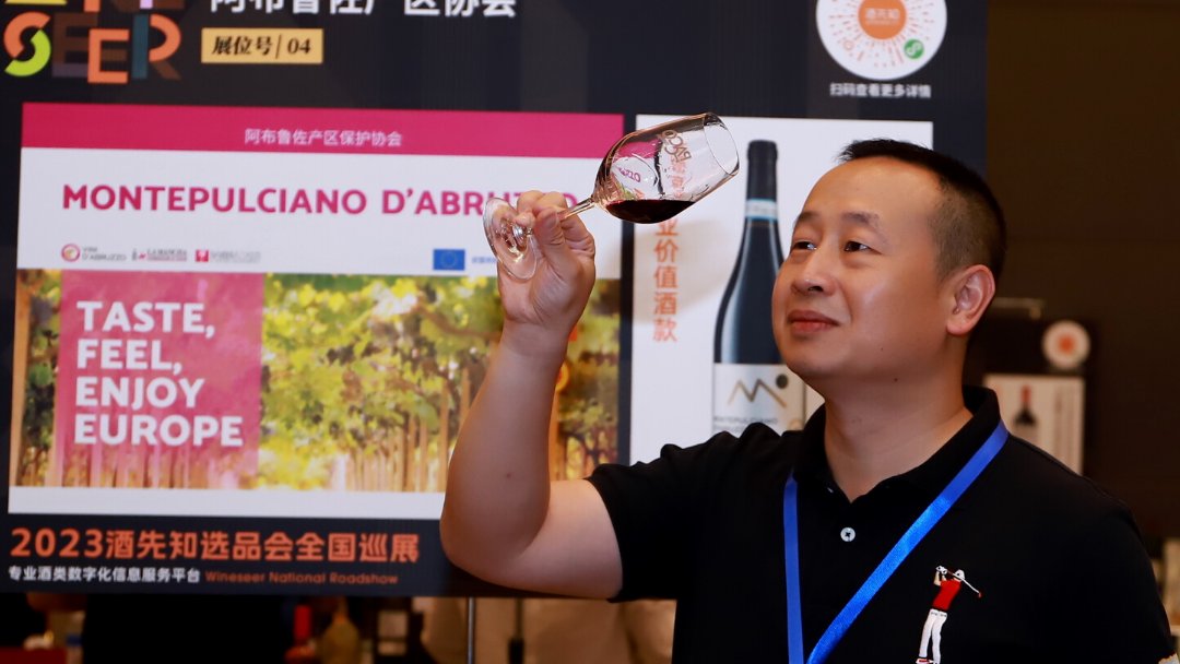 winechannelit's tweet photo. 09/05/2923: Il Montepulciano d’Abruzzo vola a #Xiamen per la seconda tappa di maggio del #tour promozionale del vino italiano in #Cina

#wine #vino #montepulciano #Abruzzo #winelover #winelovers #vinorosso #sommelier #winetasting #events #vinolver #winepassion #italy #italianwine https://t.co/tIzcEUPnFE