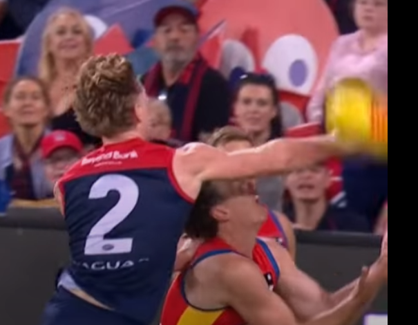 fortaltaco's tweet photo. "Didn't make contact with the footy, didn't have eyes for the footy..." @wilpowell27 giving an indication of how good his eyes are right here https://t.co/rOJvxSIGvv
