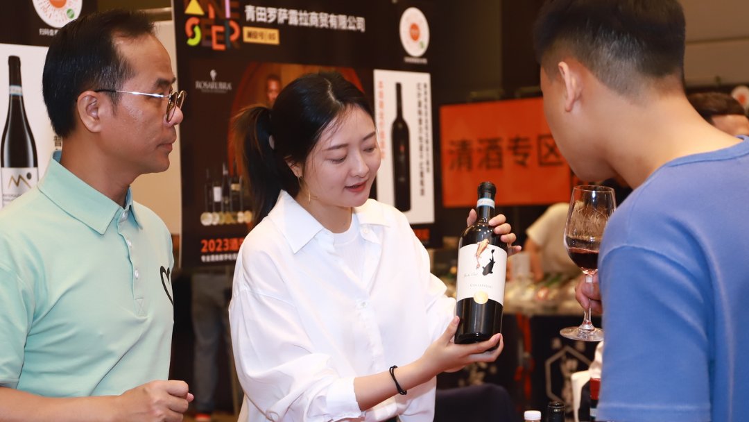 winechannelit's tweet photo. 09/05/2923: Il Montepulciano d’Abruzzo vola a #Xiamen per la seconda tappa di maggio del #tour promozionale del vino italiano in #Cina

#wine #vino #montepulciano #Abruzzo #winelover #winelovers #vinorosso #sommelier #winetasting #events #vinolver #winepassion #italy #italianwine https://t.co/tIzcEUPnFE