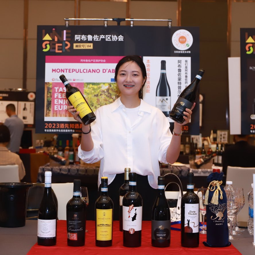 winechannelit's tweet photo. 09/05/2923: Il Montepulciano d’Abruzzo vola a #Xiamen per la seconda tappa di maggio del #tour promozionale del vino italiano in #Cina

#wine #vino #montepulciano #Abruzzo #winelover #winelovers #vinorosso #sommelier #winetasting #events #vinolver #winepassion #italy #italianwine https://t.co/tIzcEUPnFE