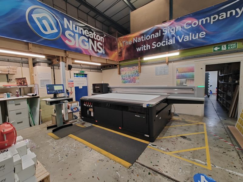 Nuneaton Signs invests in the Acuity Prime 30 to support business growth @g_printmonitor #print #printing #workflow  #consumables #packaging <a href="/SASlaugh/">Sabine Slaughter</a> #digitalprinting #labels #sustainability #prepress  @fujifilmprint  signage.4your.biz/index.php/prin…