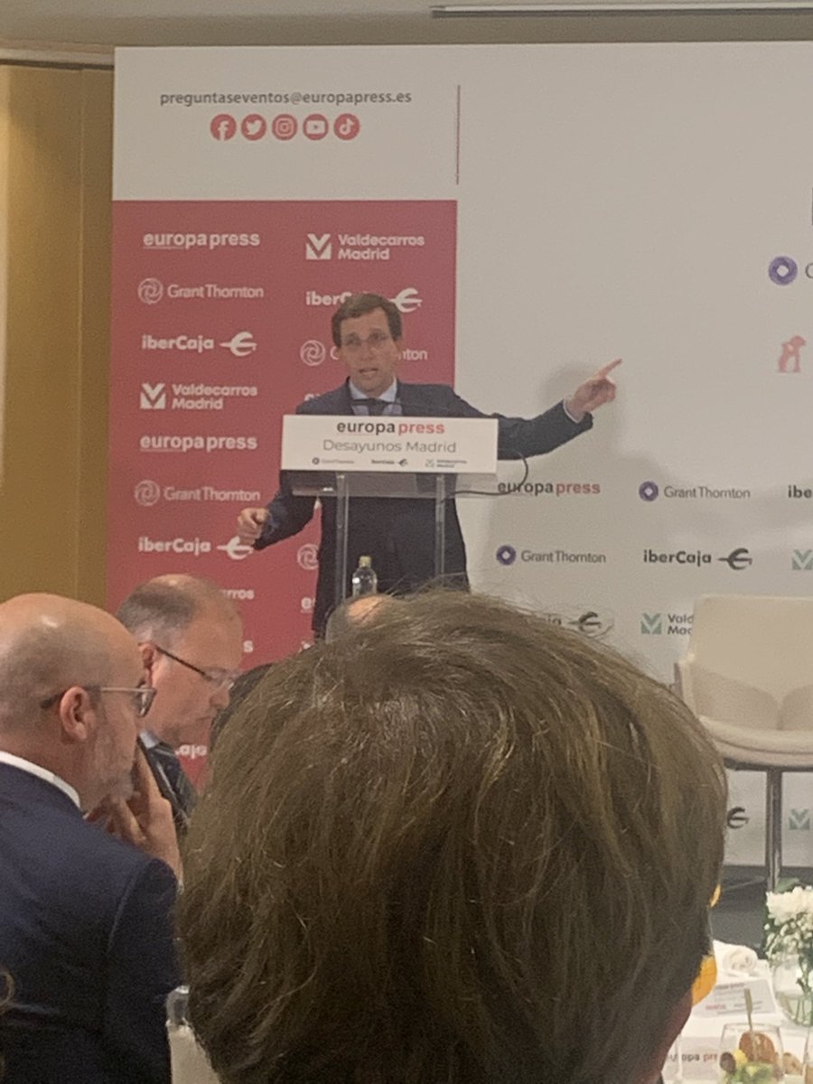 barnavarro's tweet photo. Hoy en el desayuno organizado por @europapress con @AlmeidaPP_ https://t.co/4YNSdDzSXM