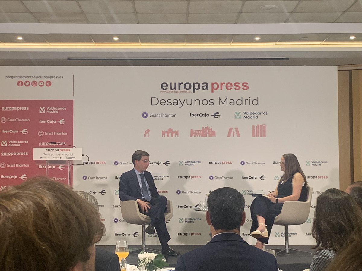 barnavarro's tweet photo. Hoy en el desayuno organizado por @europapress con @AlmeidaPP_ https://t.co/4YNSdDzSXM