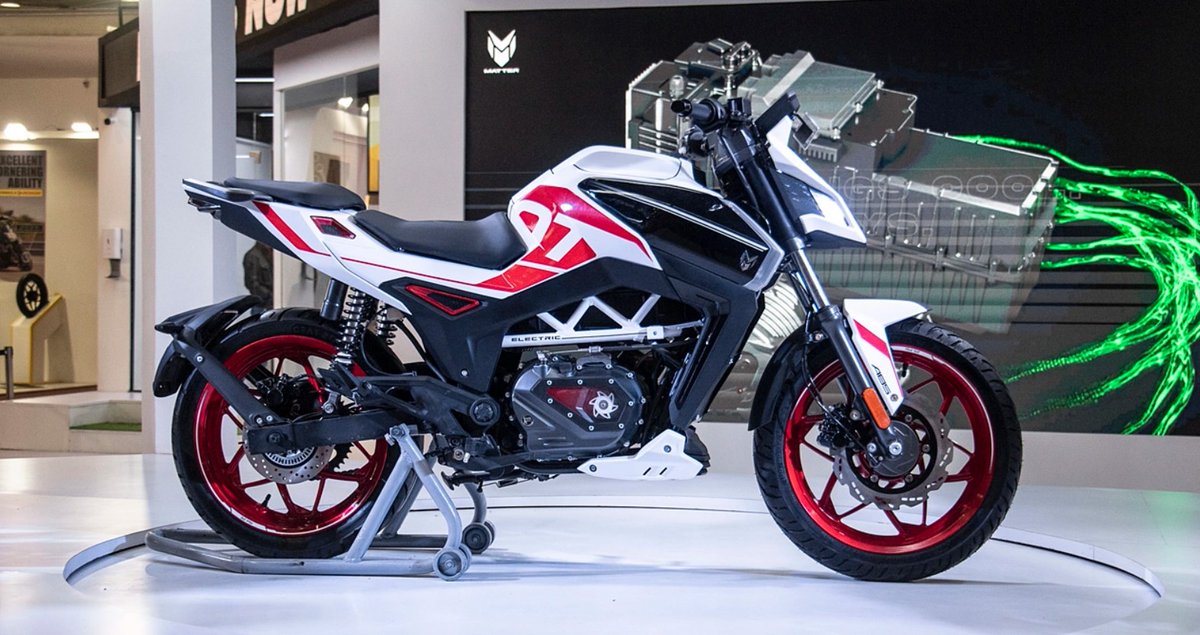 beforeyoutake's tweet image. Introducing @matter_india Aera: India’s First Electric Bike with Gearbox, Unveiling Price and Key Features

Know more @ beforeyoutake.com/ev-news/introd… 

@beforeyoutake @Flipkart #MatterAera #ElectricBike #GearboxTechnology #EVIndia #SustainableTransportation #GreenMobility #MatterMotor