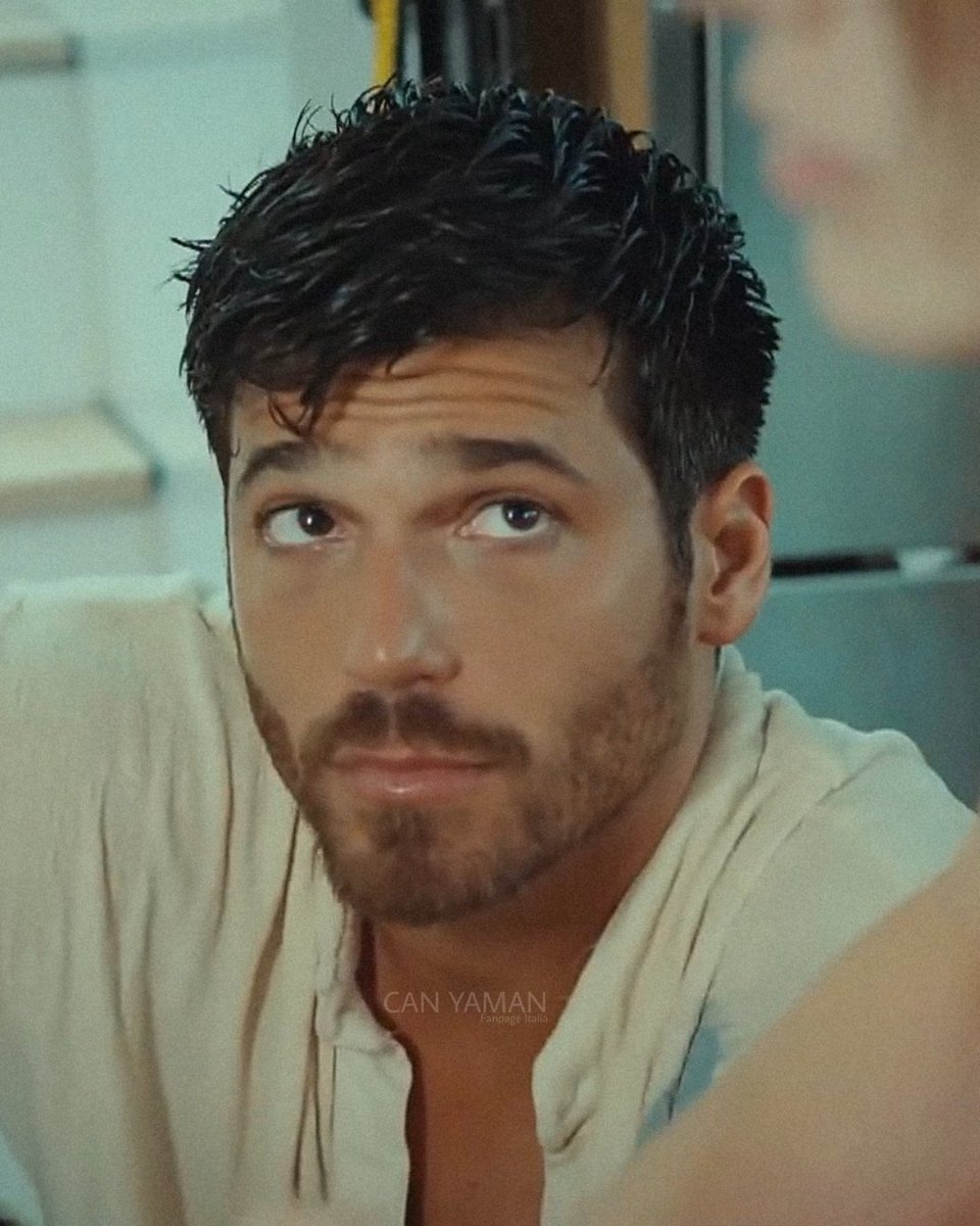 Özgür — «Ti fa male? Stai bene?»
Ezgi – «Fa male»
Özgür — «Ti fa male?»
Ezgi – «Si!!»

Rewatch 📺
4. Bölüm ❌

#CanYaman
#BayYanlış