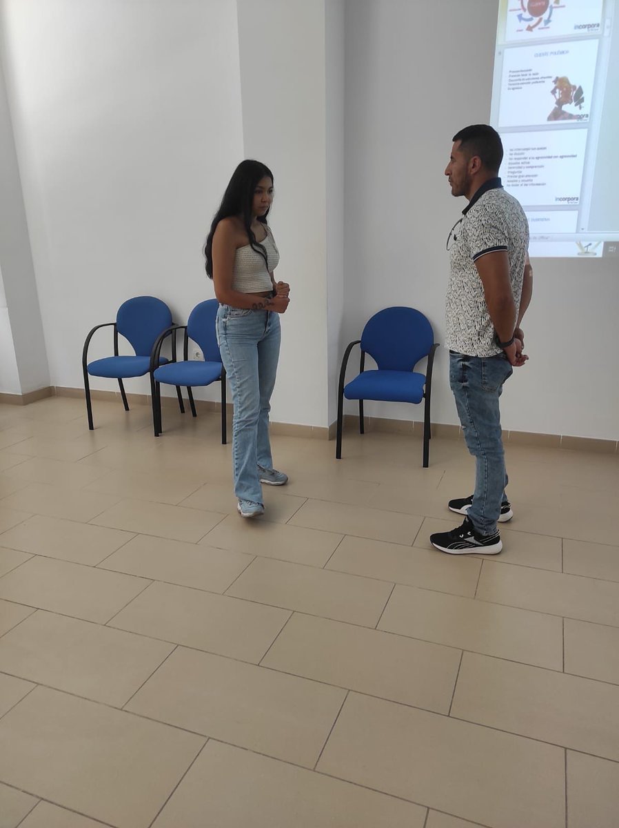 aNOESSO's tweet photo. Trabajando la atención al cliente en la acción formativa de personal de supermercado del Punto de Formación Incorpora.

#IncorporaFundLaCaixa @FundlaCaixa https://t.co/MbEVN1s3Mk